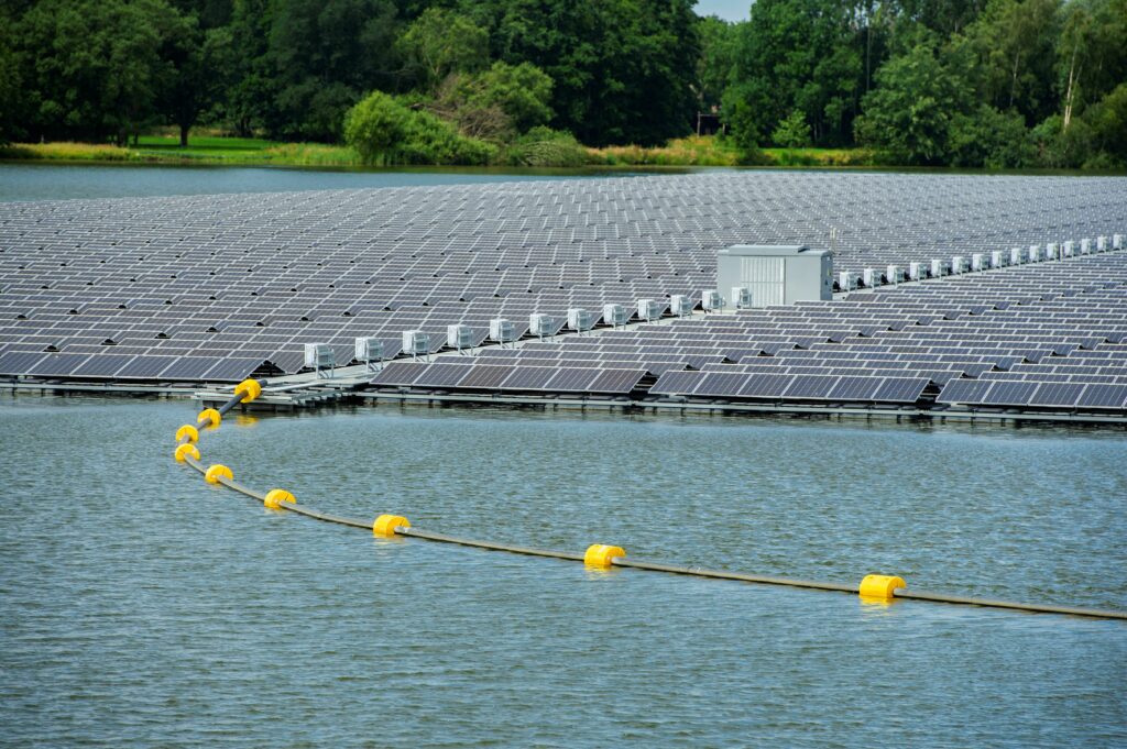Parc photovoltaïque flottant de BayWa r.e. à Babberich aux Pays-Bas