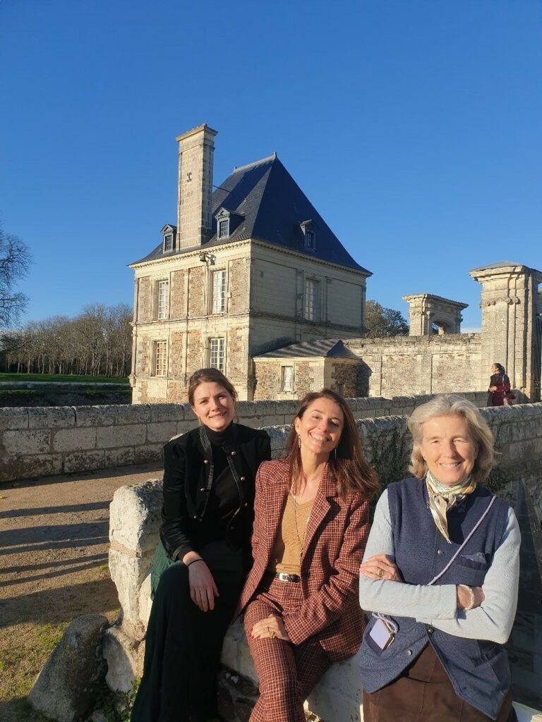 De gauche à droite, Cécilie de Saint Venant, Laurence Bizard Hamilton et Barbara de Nicolaÿ, présidentes des Châteaux de la Loire