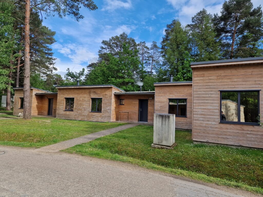 Les Cottages Bois VIP sont des cottages haut de gamme pouvant accueillir de quatre à douze personnes.