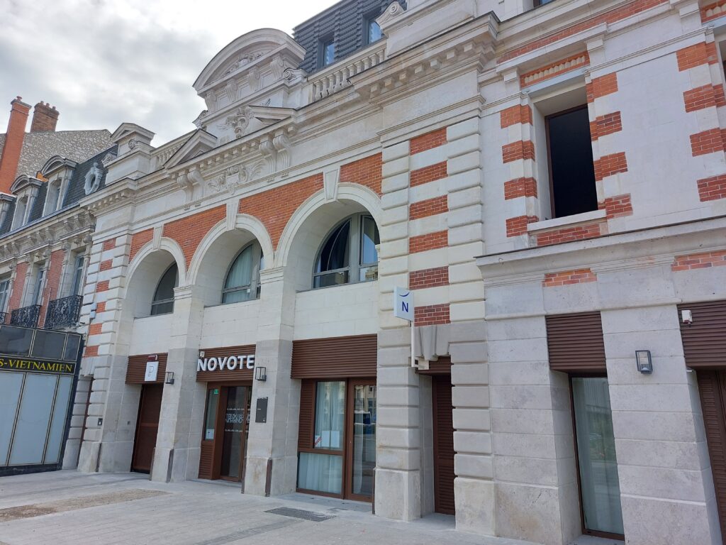 Façade classée du nouveau Novotel Orléans Centre Gare - Crédit photo Estelle Cuiry