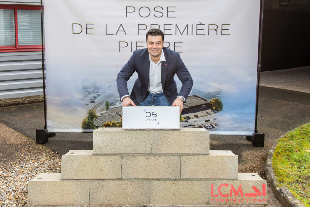 Alexandre Burgot-Dervin, Président de DB Groupe, pose la première pierre du nouveau bâtiment - © Ludovic Letot