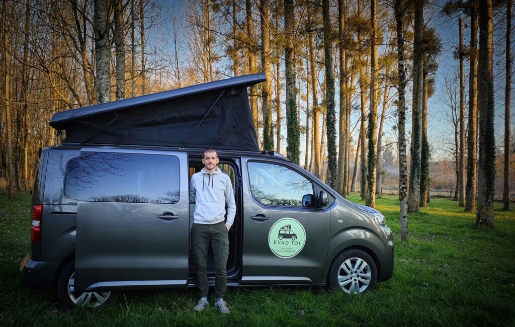 Basée à Valencisse, près de Blois, la société Evad’toi de Nicolas Beneville met trois vans aménagés à la disposition de ses clients.